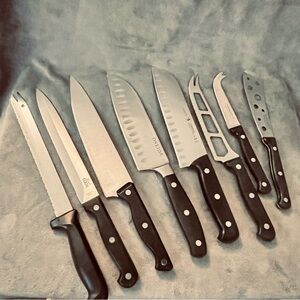 Various 8 Piece Lot of Kitchen Knives